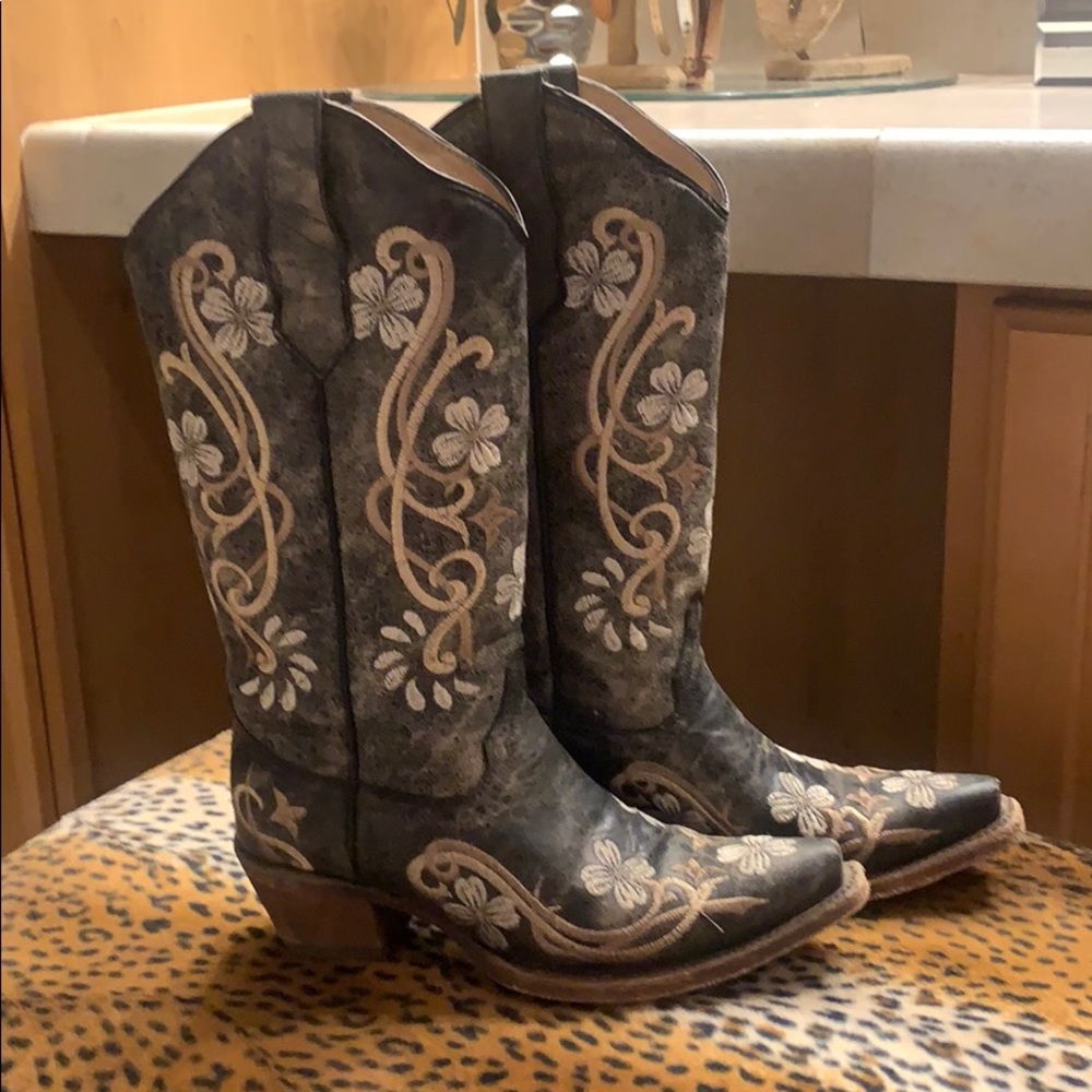 Circle G by Corral embroidered cowboy boots